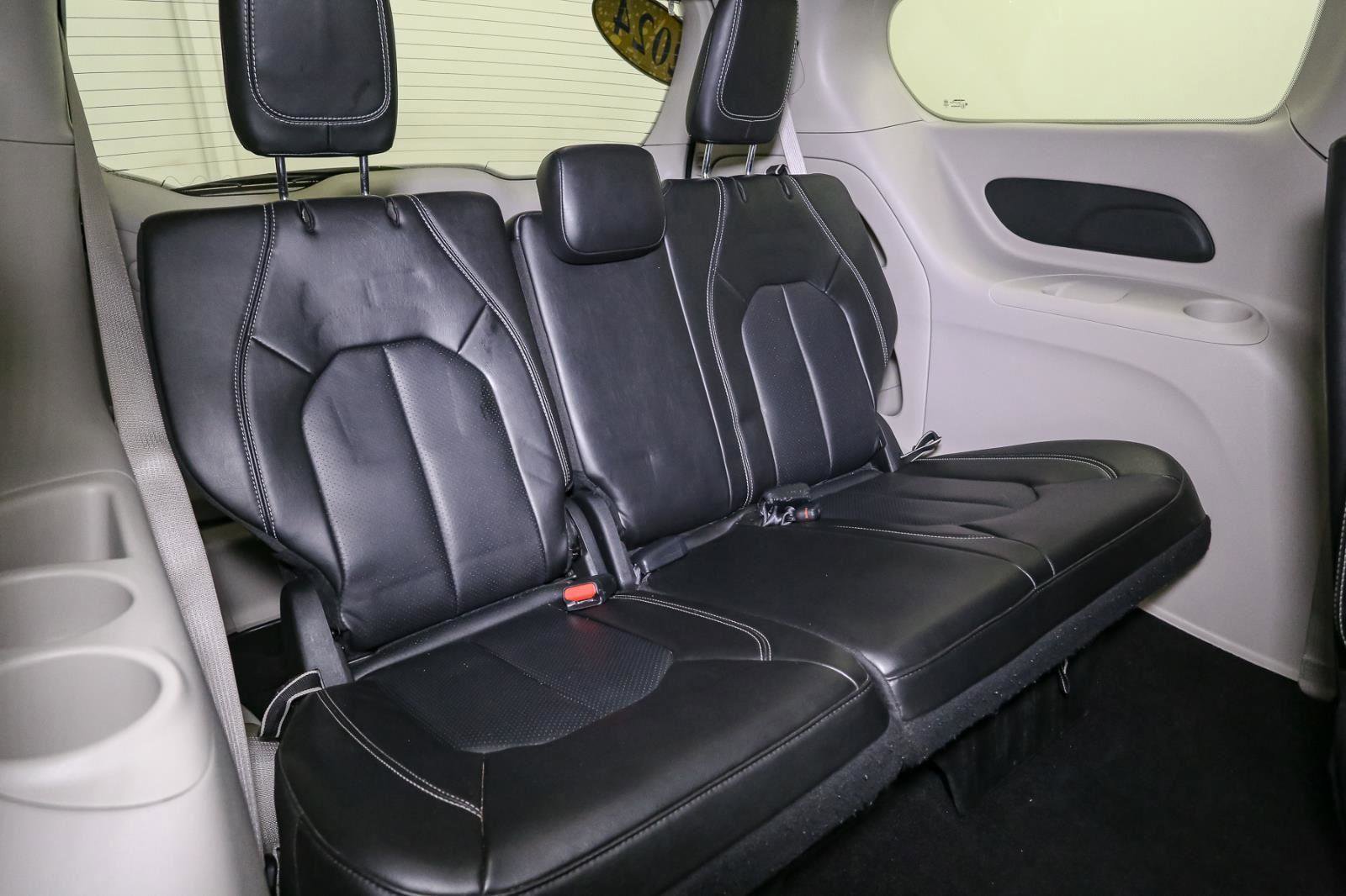 Used 2024 Chrysler Pacifica Touring-L image 20