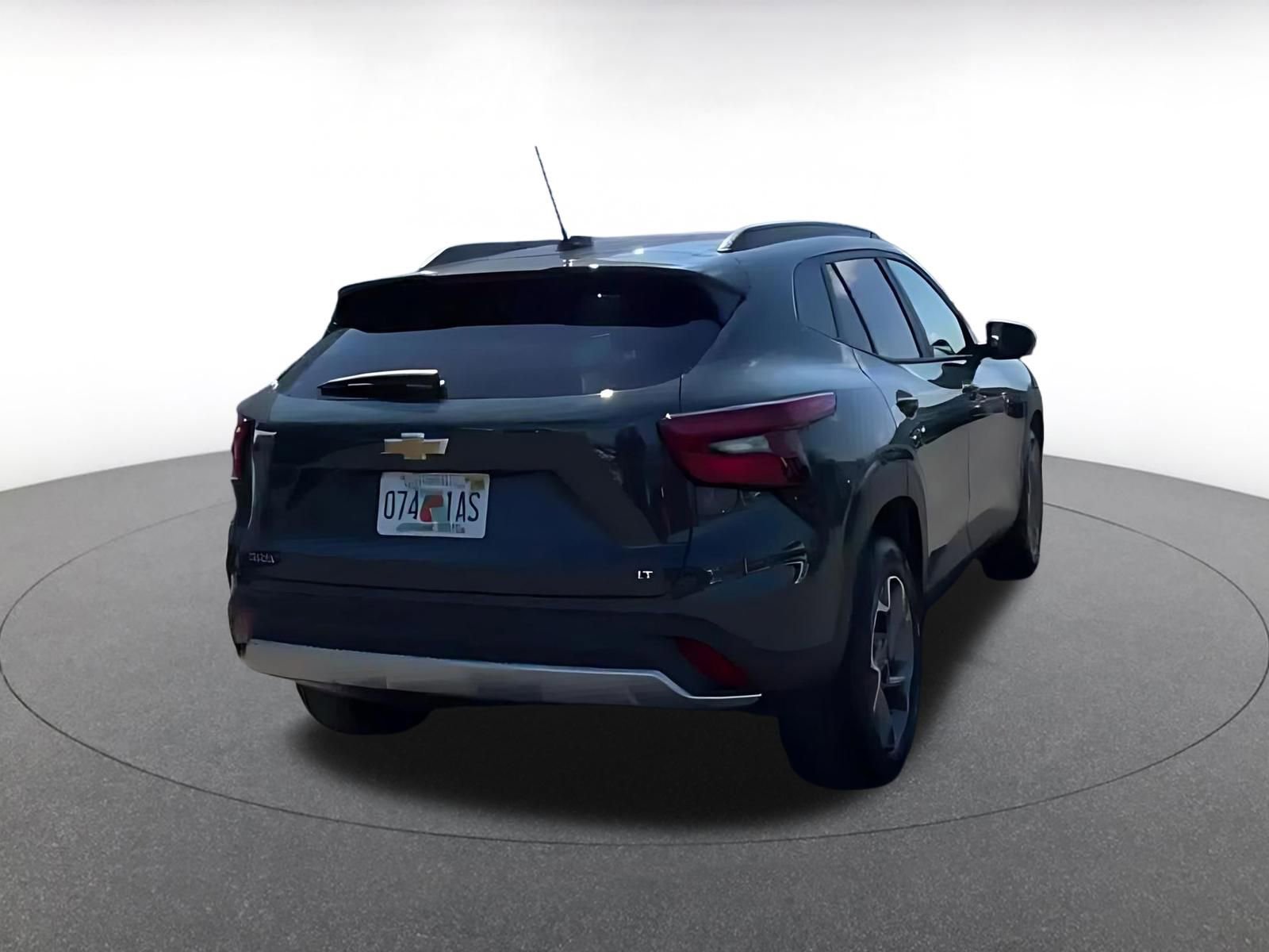 Used 2025 Chevrolet Trax LT FWD image 14