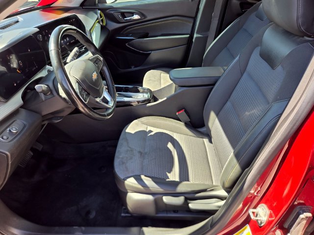 Used 2025 Chevrolet Trax LT w/ LT Convenience Package FWD image 10
