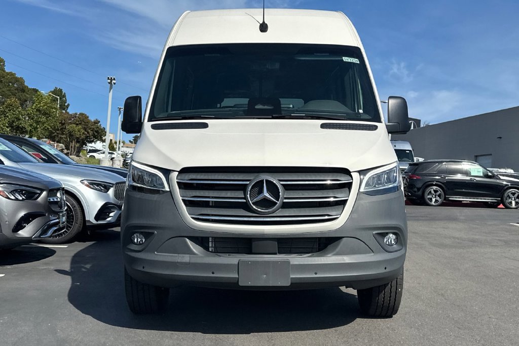 Used 2025 Mercedes-Benz Sprinter 2500 image 9
