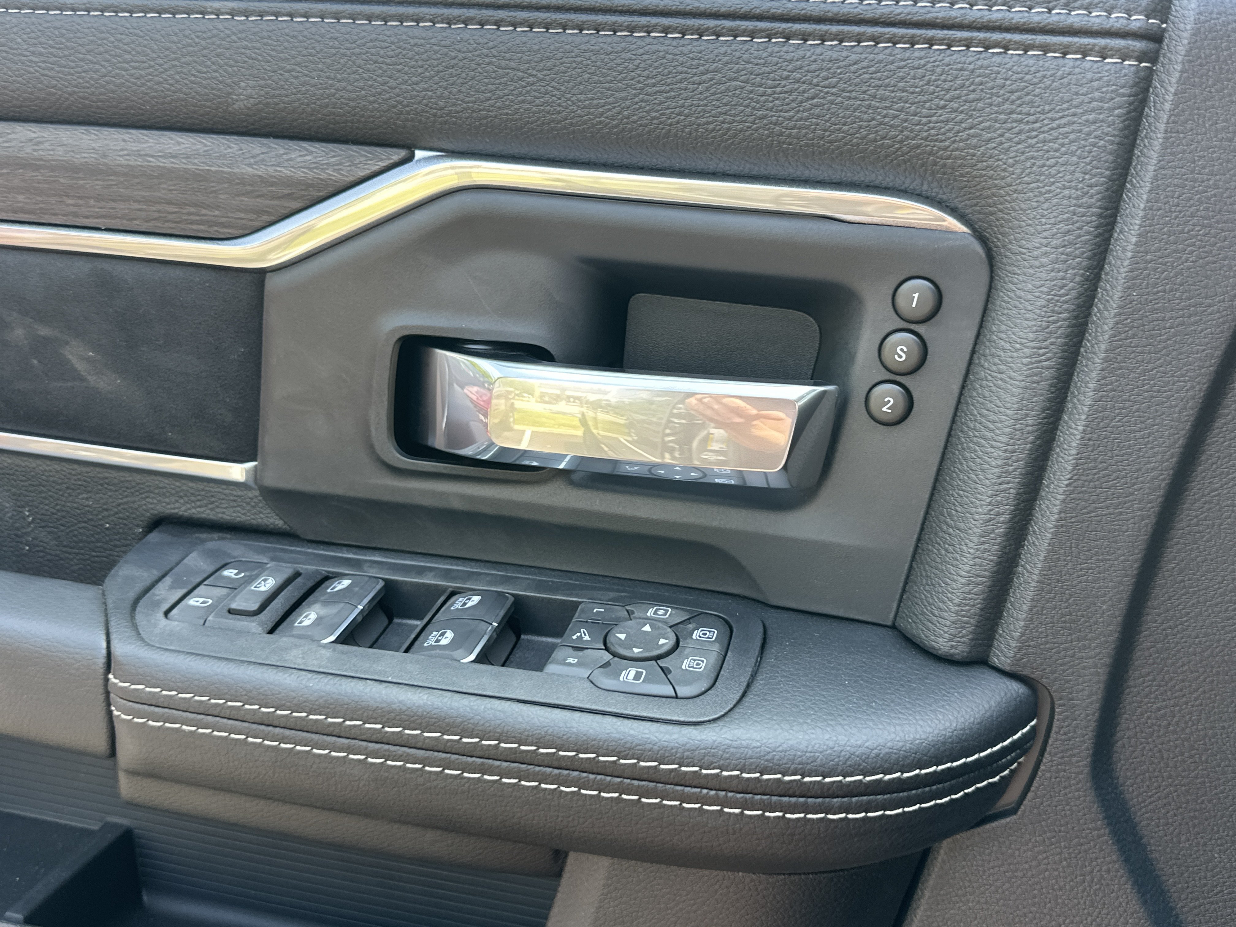 New 2026 RAM 2500 Laramie AWD/4WD image 15