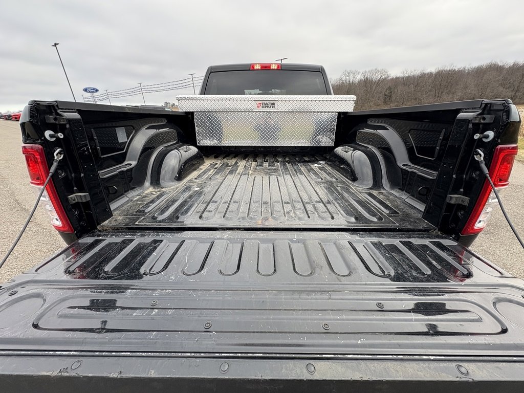 Used 2024 RAM 2500 Tradesman w/ Chrome Appearance Group image 18