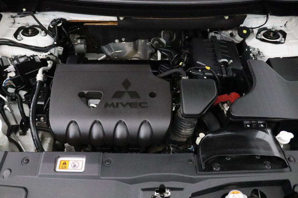 Used 2020 Mitsubishi Outlander SE AWD/4WD image 32