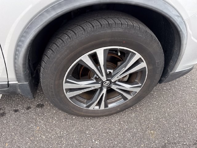 Used 2020 Nissan Rogue SV w/ Premium Package FWD image 11