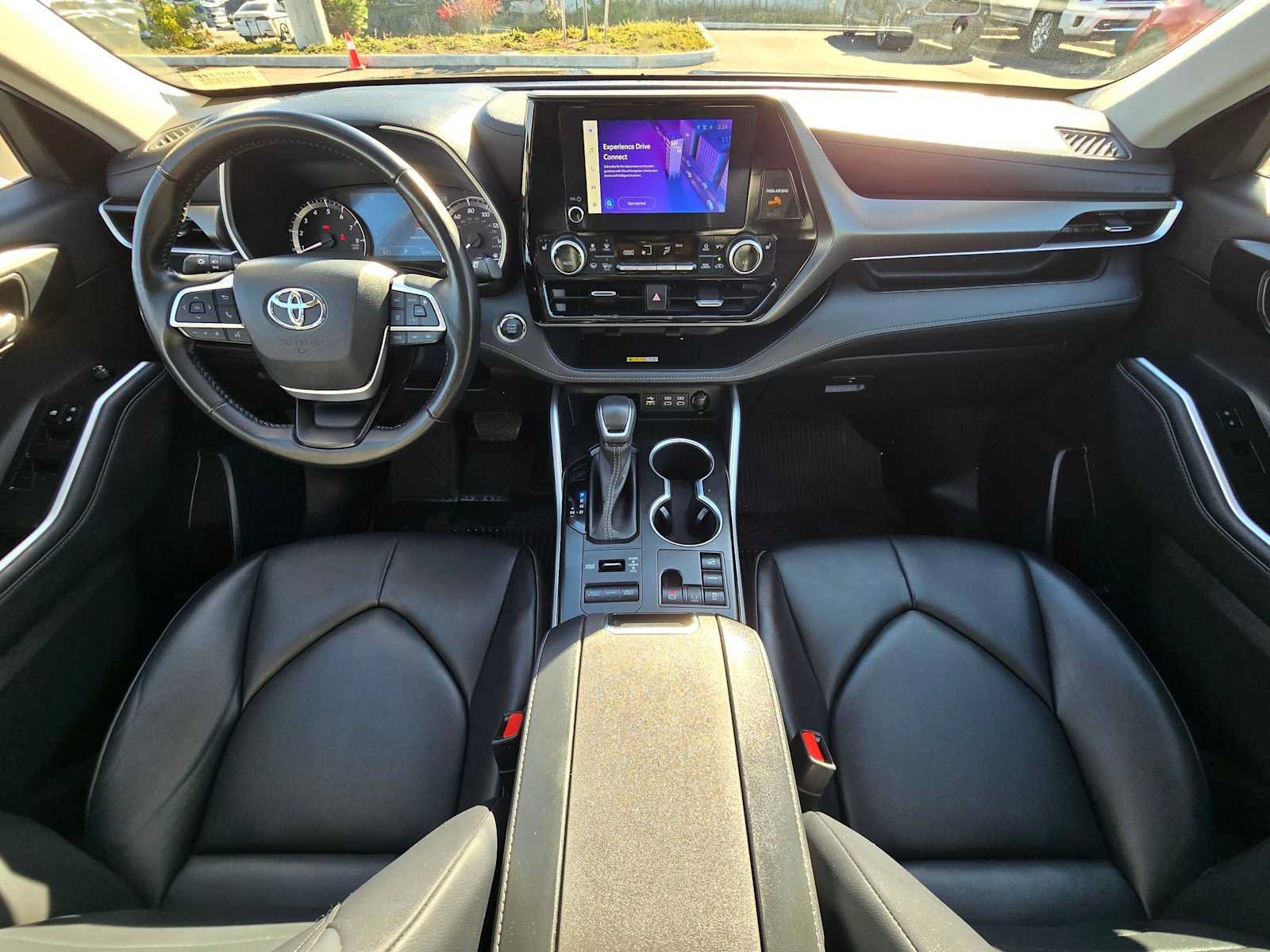Used 2023 Toyota Highlander XLE AWD/4WD image 19
