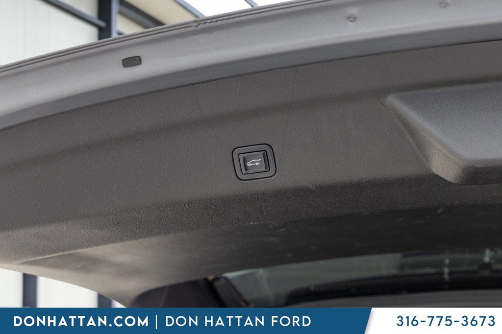 Used 2022 Chevrolet Tahoe RST w/ Luxury Package AWD/4WD image 31