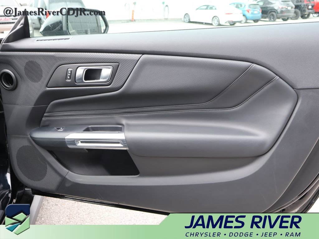 Used 2025 Ford Mustang Premium image 8
