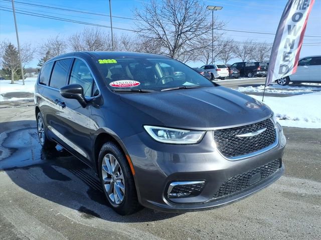 Certified 2023 Chrysler Pacifica Touring-L image 3