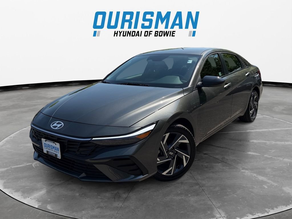 Used 2025 Hyundai Elantra Sport FWD image 2