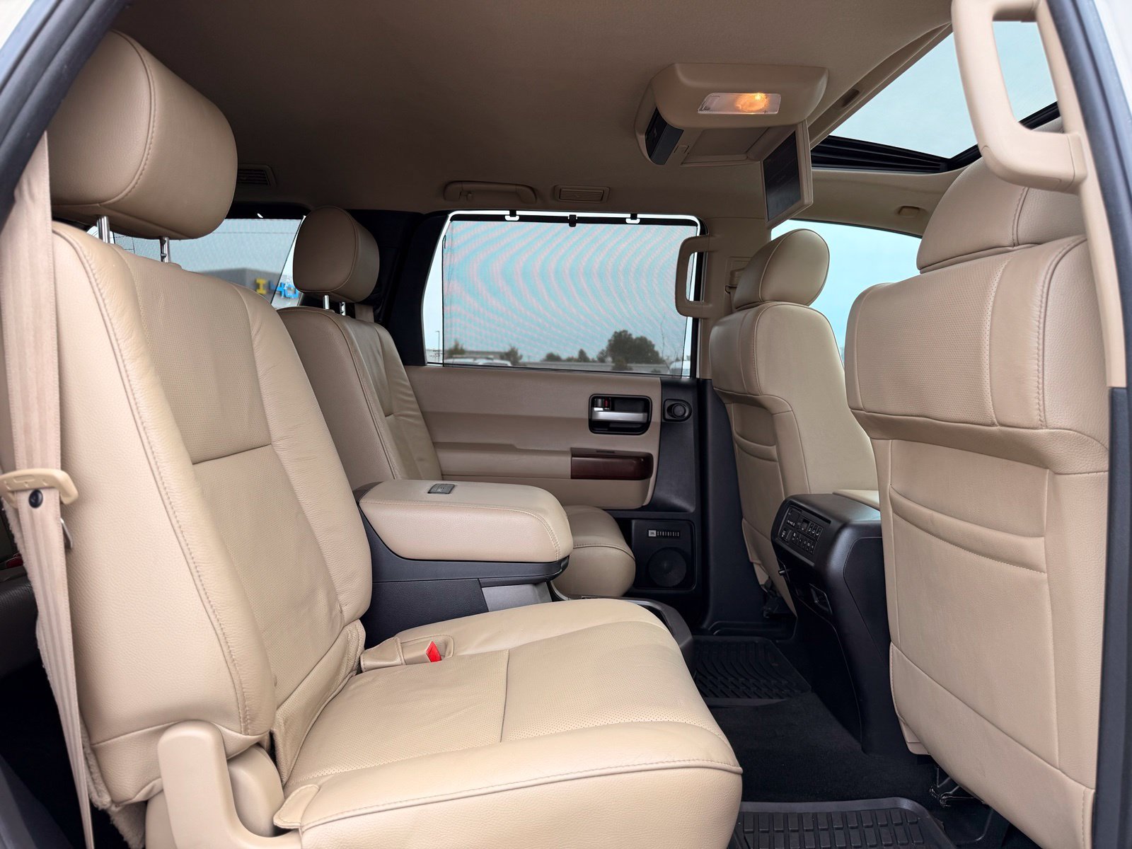 Used 2015 Toyota Sequoia Platinum RWD image 30