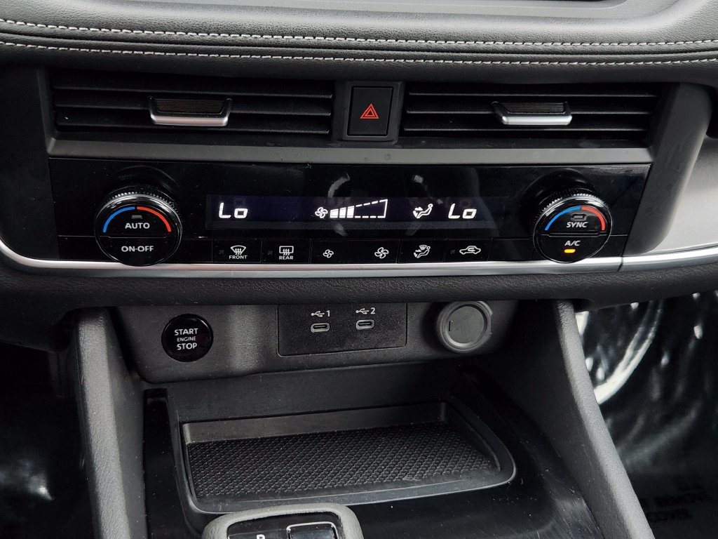 Used 2025 Nissan Rogue SV AWD/4WD image 10
