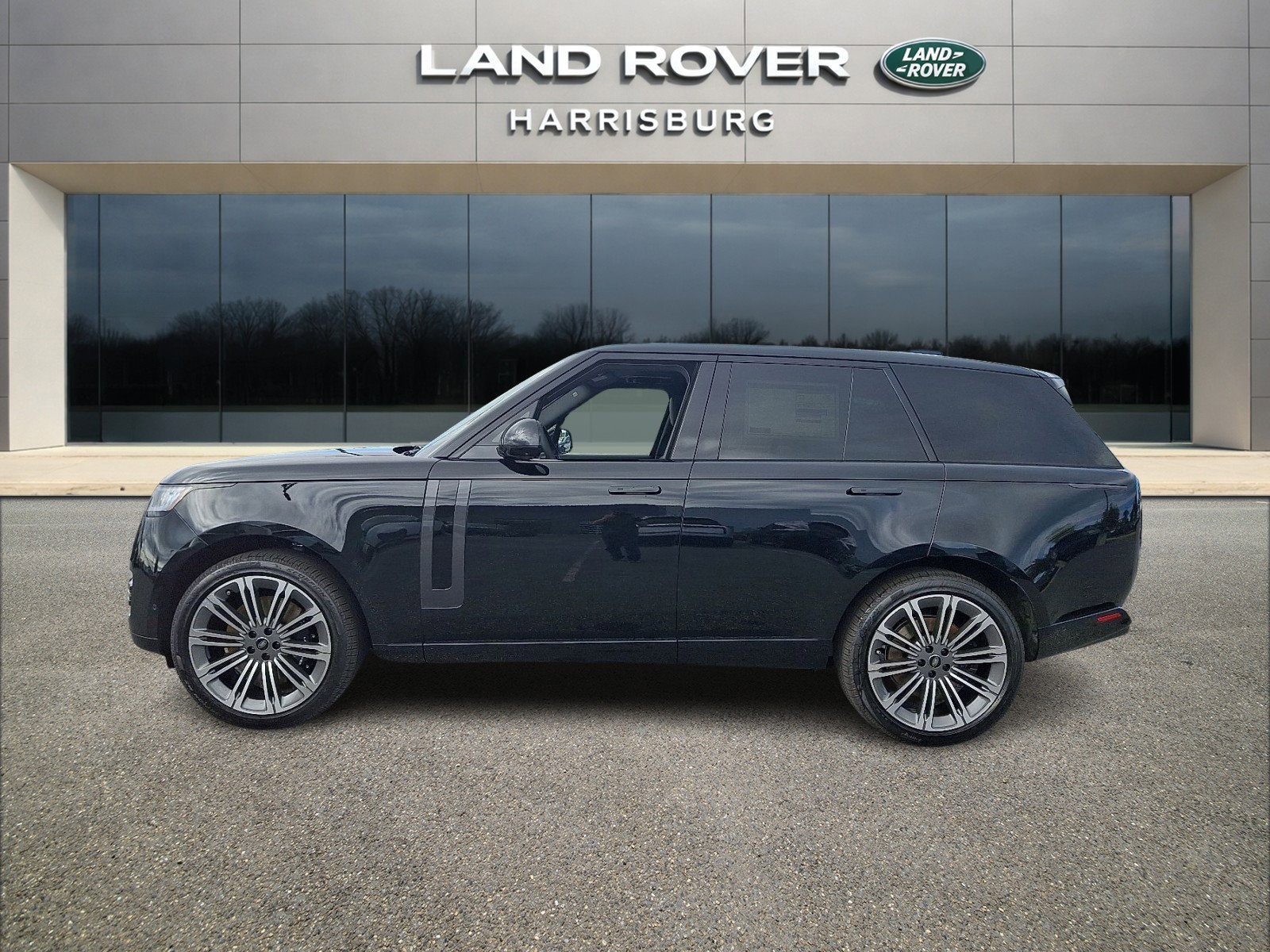 New 2025 Land Rover Range Rover SE AWD/4WD image 2