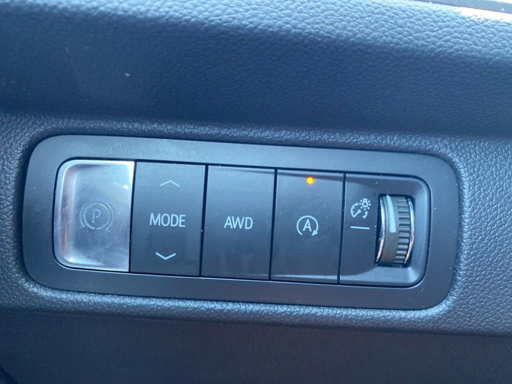 Used 2024 Chevrolet Traverse LT image 28