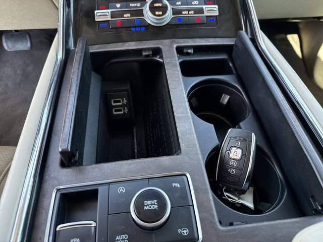 Used 2019 Lincoln Navigator Reserve image 32