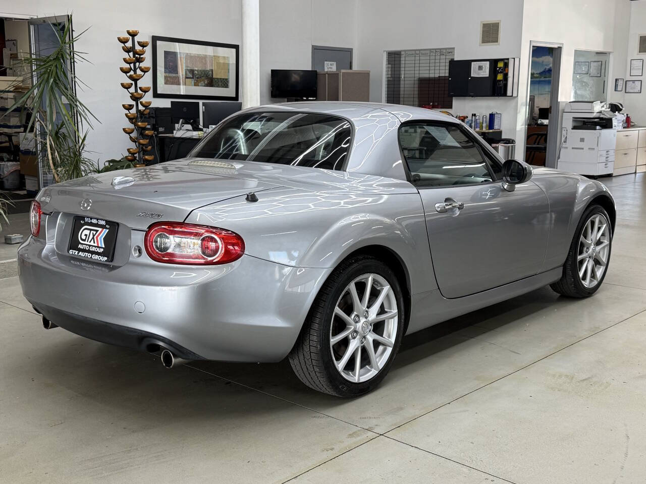 Used 2009 MAZDA MX-5 Miata Grand Touring w/ Premium Pkg RWD image 3