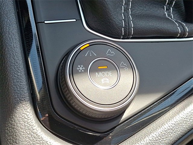 New 2025 Volkswagen Taos SE image 17