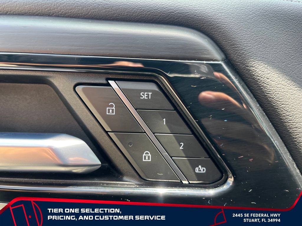 Used 2025 GMC Yukon Denali AWD/4WD image 13