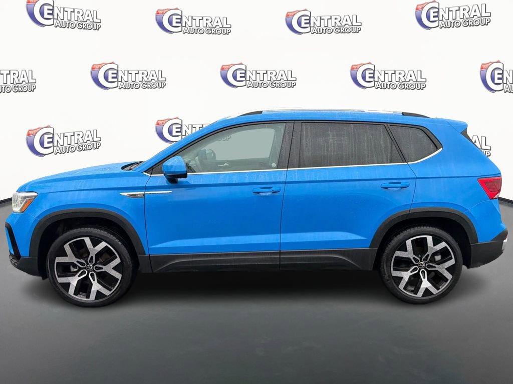 Used 2022 Volkswagen Taos SEL w/ Panoramic Sunroof Package image 8