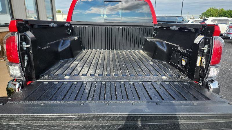 Used 2021 Toyota Tacoma TRD Off-Road AWD/4WD image 8