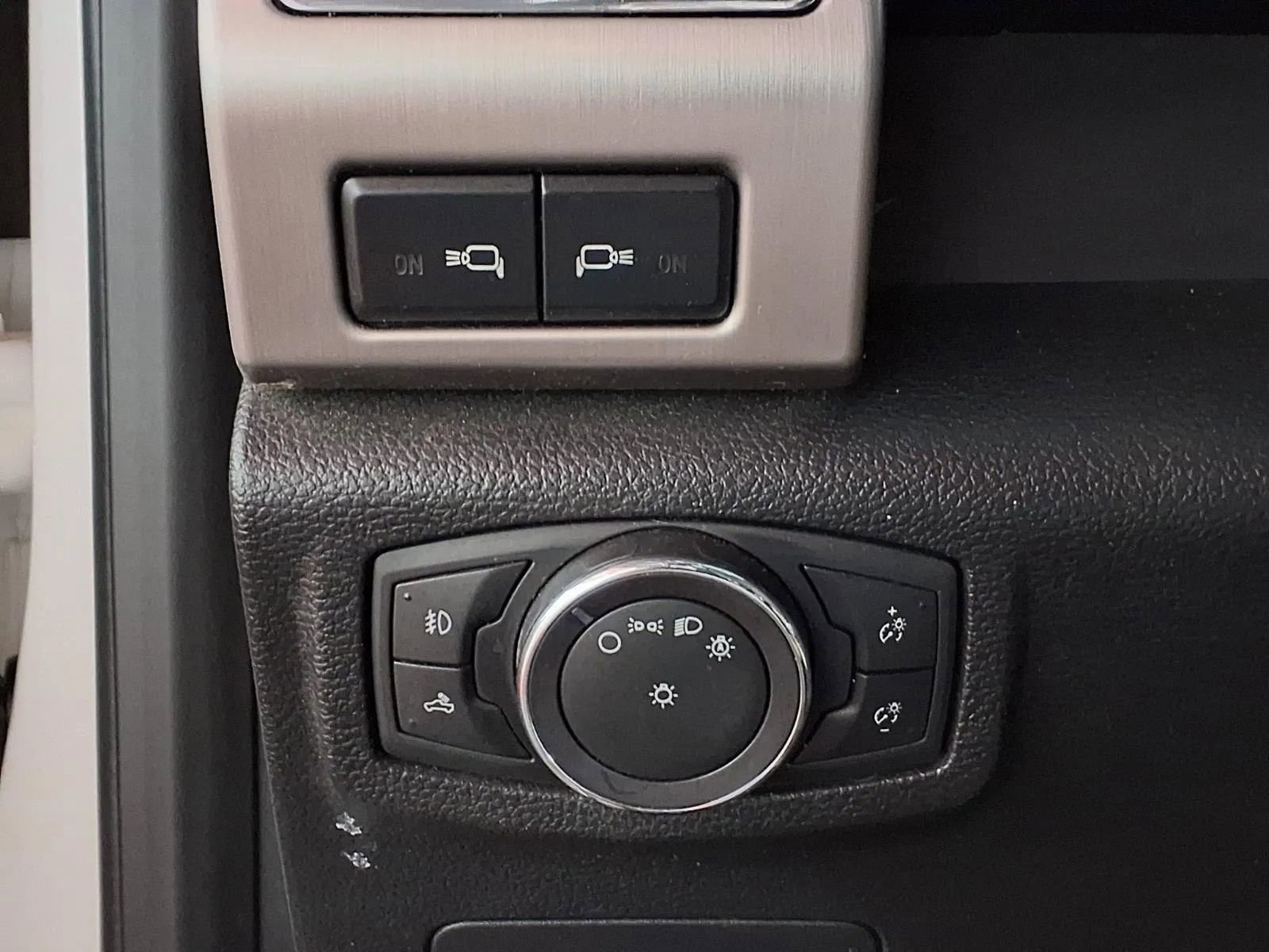 Used 2018 Ford F150 Platinum w/ Equipment Group 701A Luxury AWD/4WD image 18