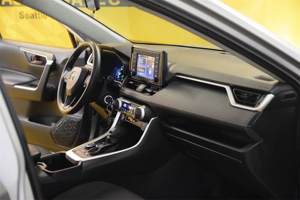 Used 2022 Toyota RAV4 LE image 29