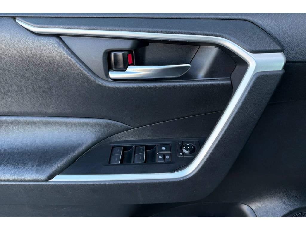 Used 2022 Toyota RAV4 XLE w/ Convenience Package FWD image 11