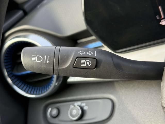 Used 2025 Chevrolet Trax LT FWD image 19