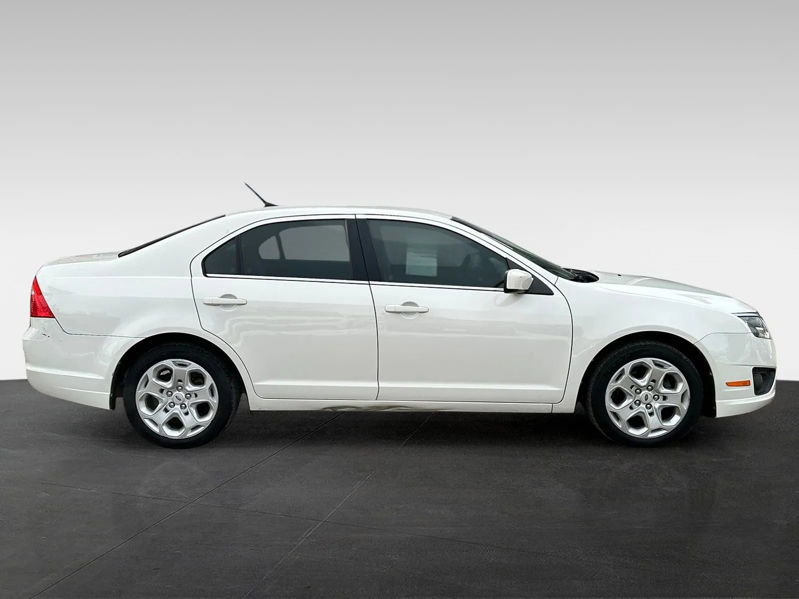 Used 2010 Ford Fusion SE FWD image 8