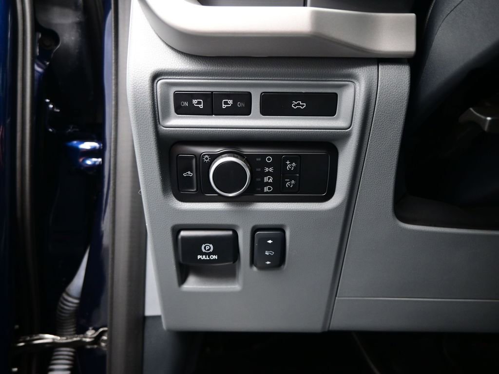Used 2023 Ford F150 Lightning XLT AWD/4WD image 12