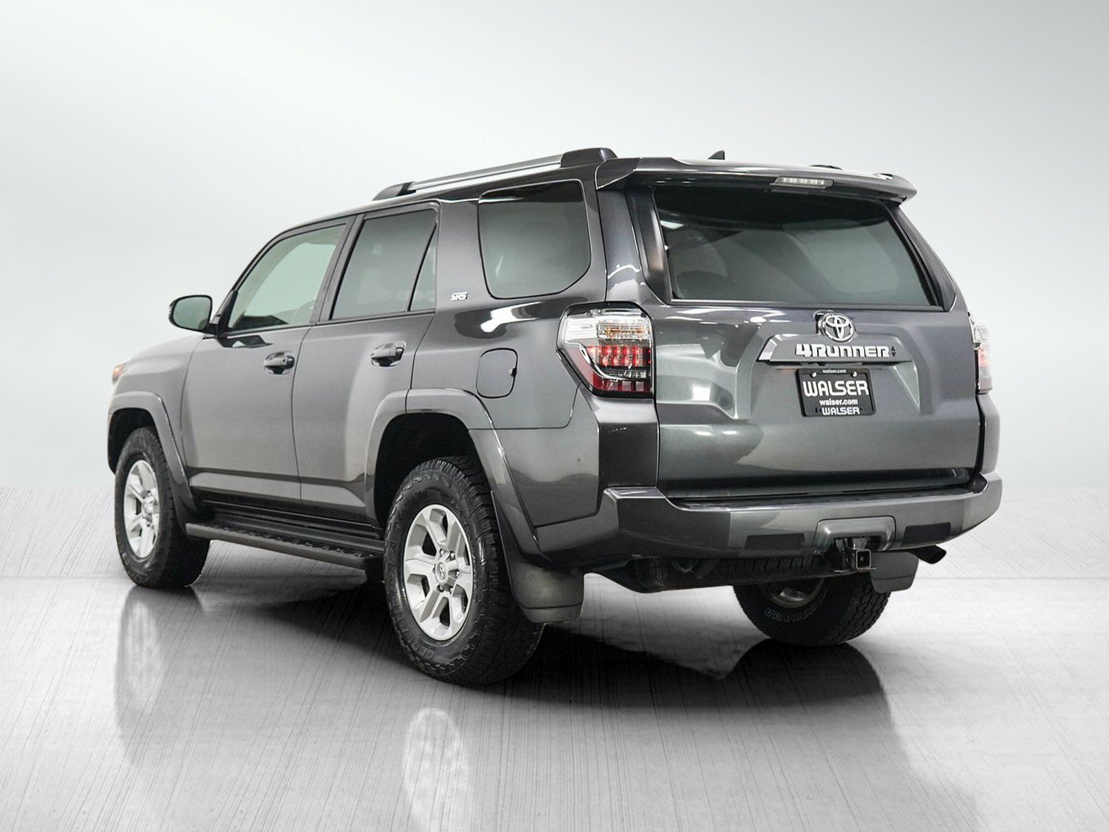 Used 2022 Toyota 4Runner SR5 Premium AWD/4WD image 3