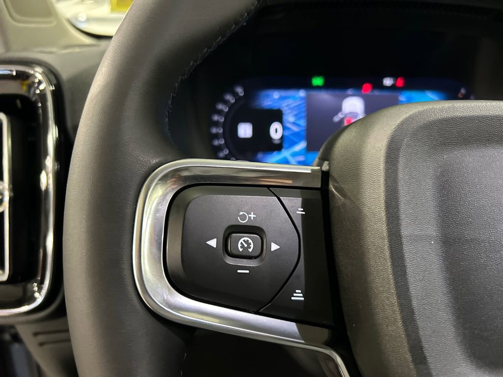 Certified 2023 Volvo XC40 B5 Plus w/ Protection Package Premier image 13