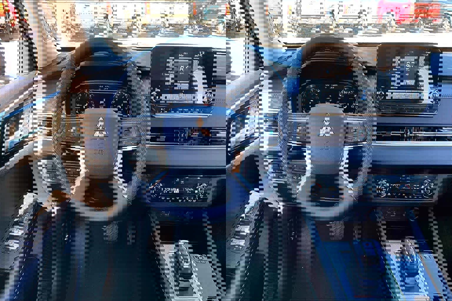 Used 2023 Mitsubishi Outlander SEL image 10