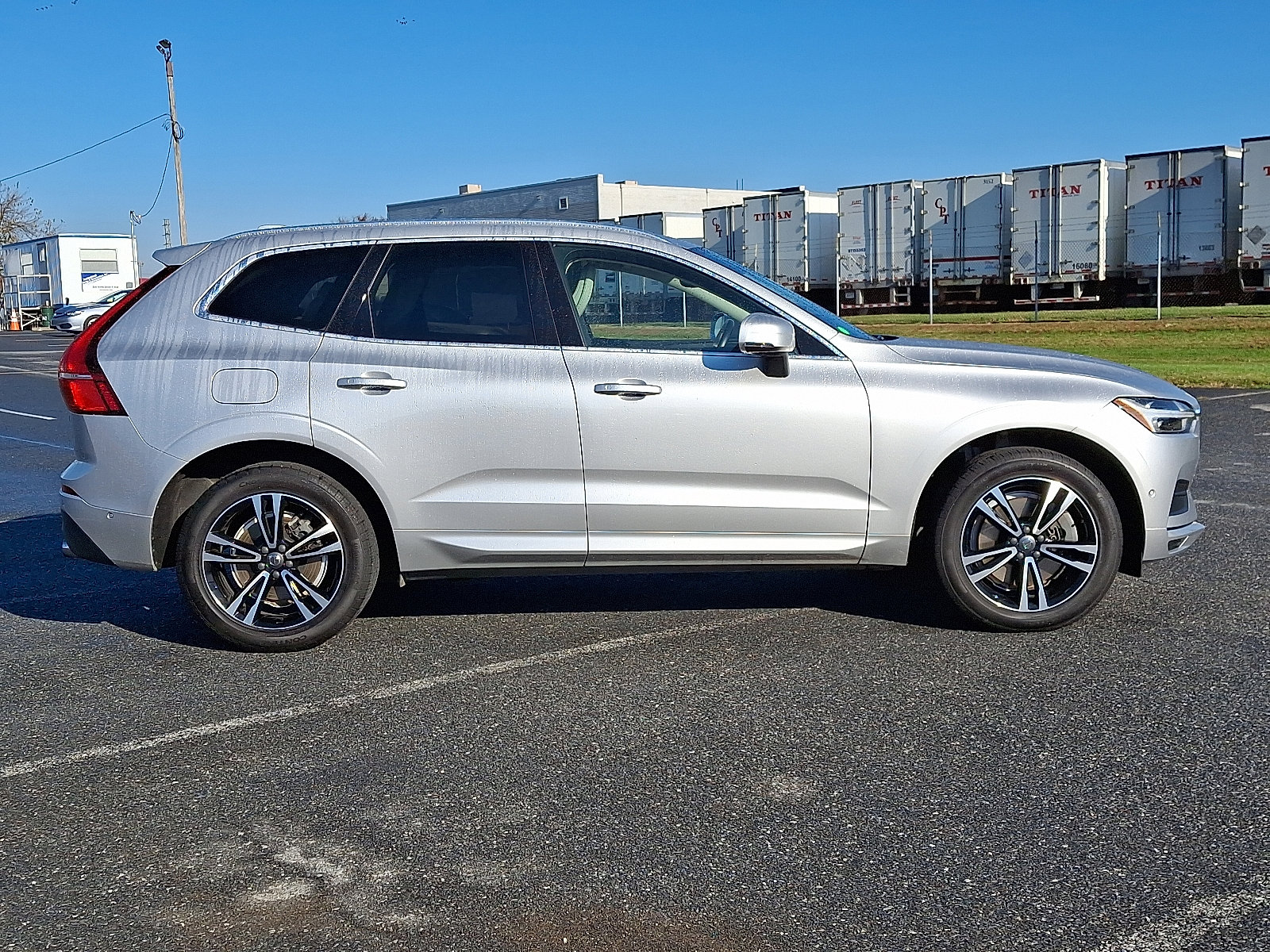 Used 2019 Volvo XC60 T6 Momentum w/ Multimedia Package image 7