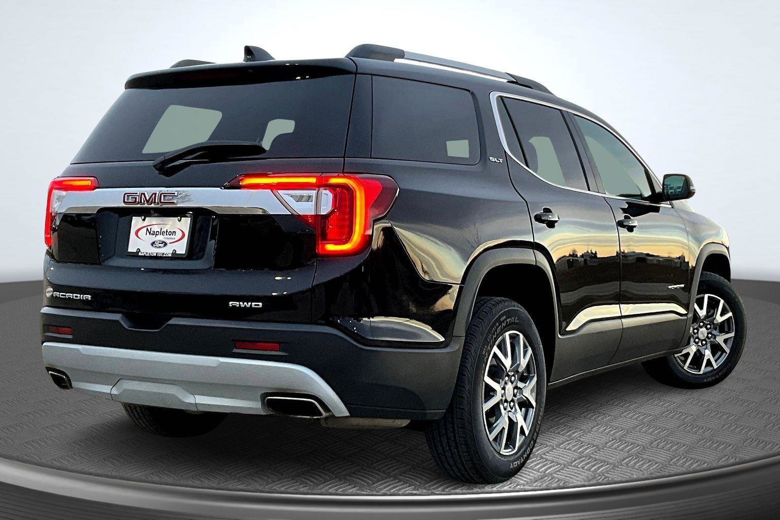 Used 2023 GMC Acadia SLT w/ Technology Package image 2