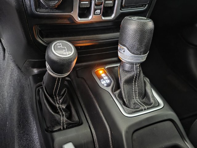 Used 2019 Jeep Wrangler Unlimited Sahara w/ Safety Group AWD/4WD image 19