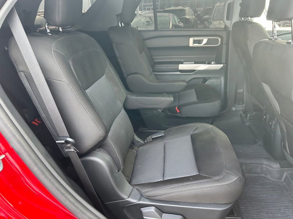 Used 2024 Ford Explorer XLT AWD/4WD image 25