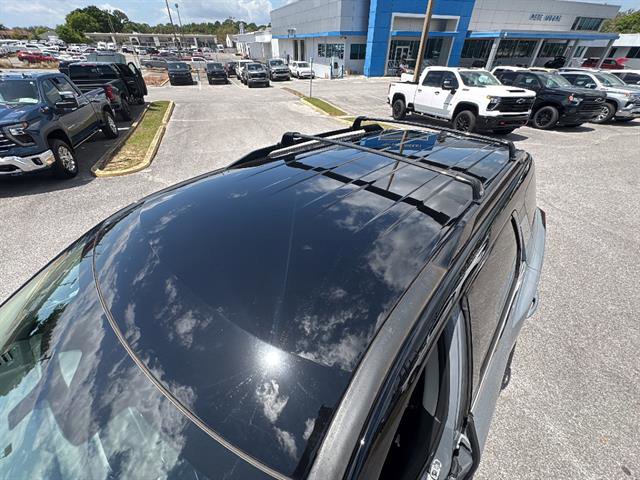 Used 2023 Nissan Pathfinder SL w/ Lighting Package (N92) FWD image 12