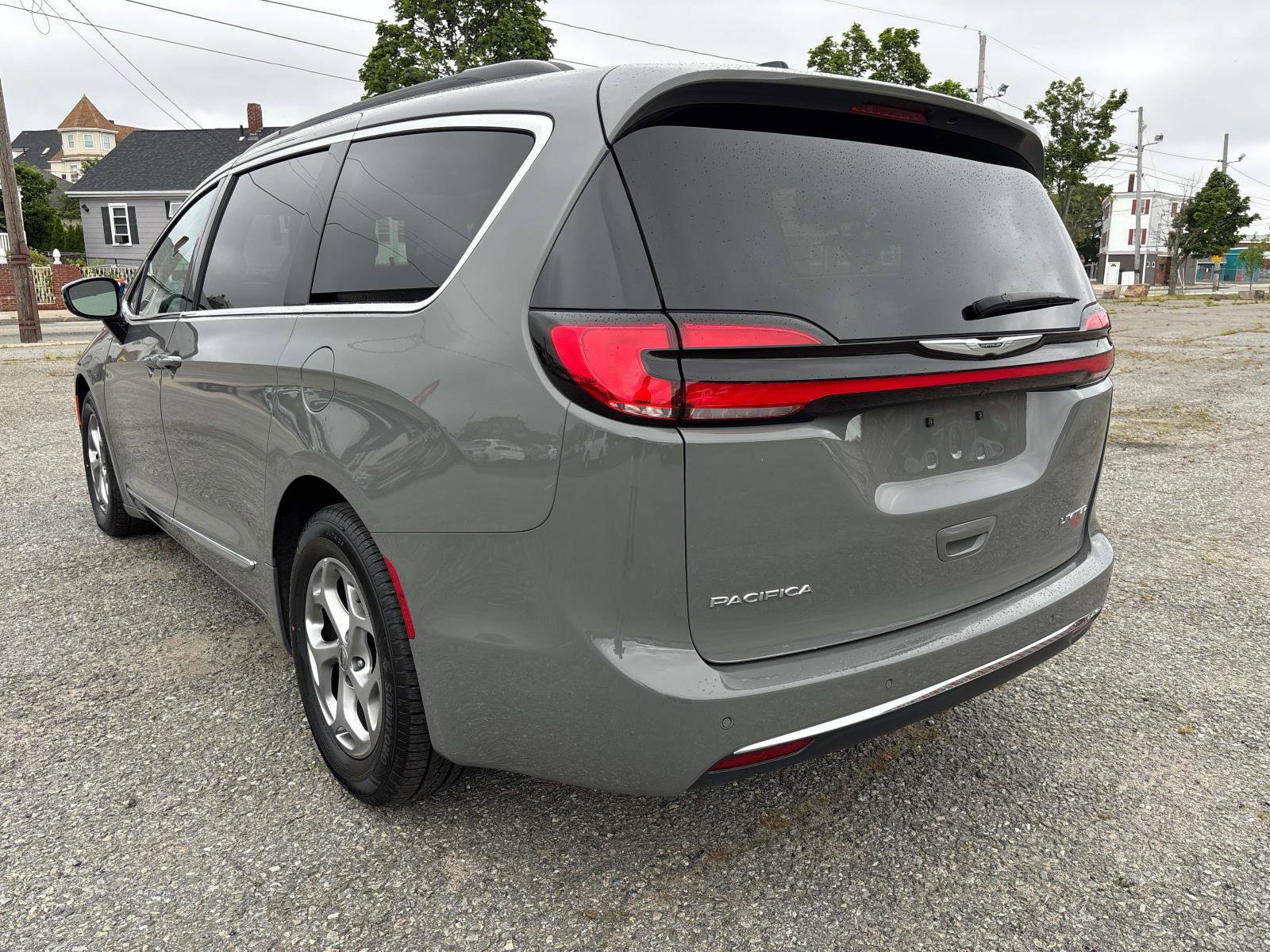 Used 2023 Chrysler Pacifica Limited image 7