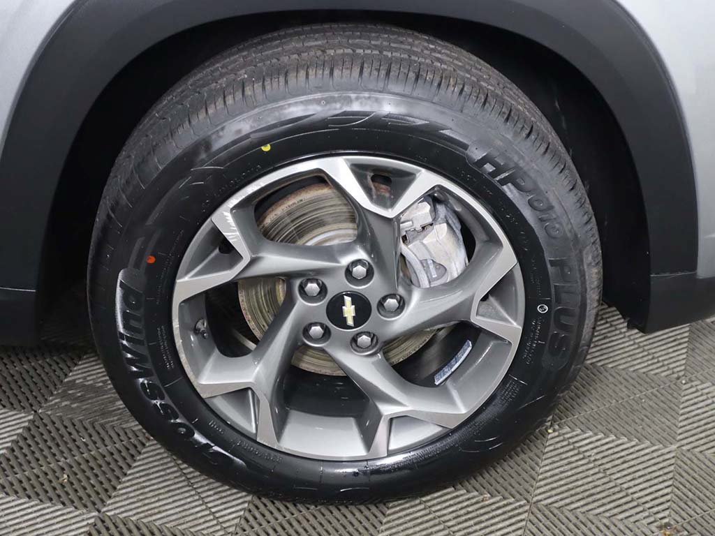 Used 2024 Chevrolet Trax LT w/ LT Convenience Package FWD image 19