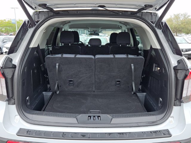 Used 2025 Ford Explorer Active AWD/4WD image 7