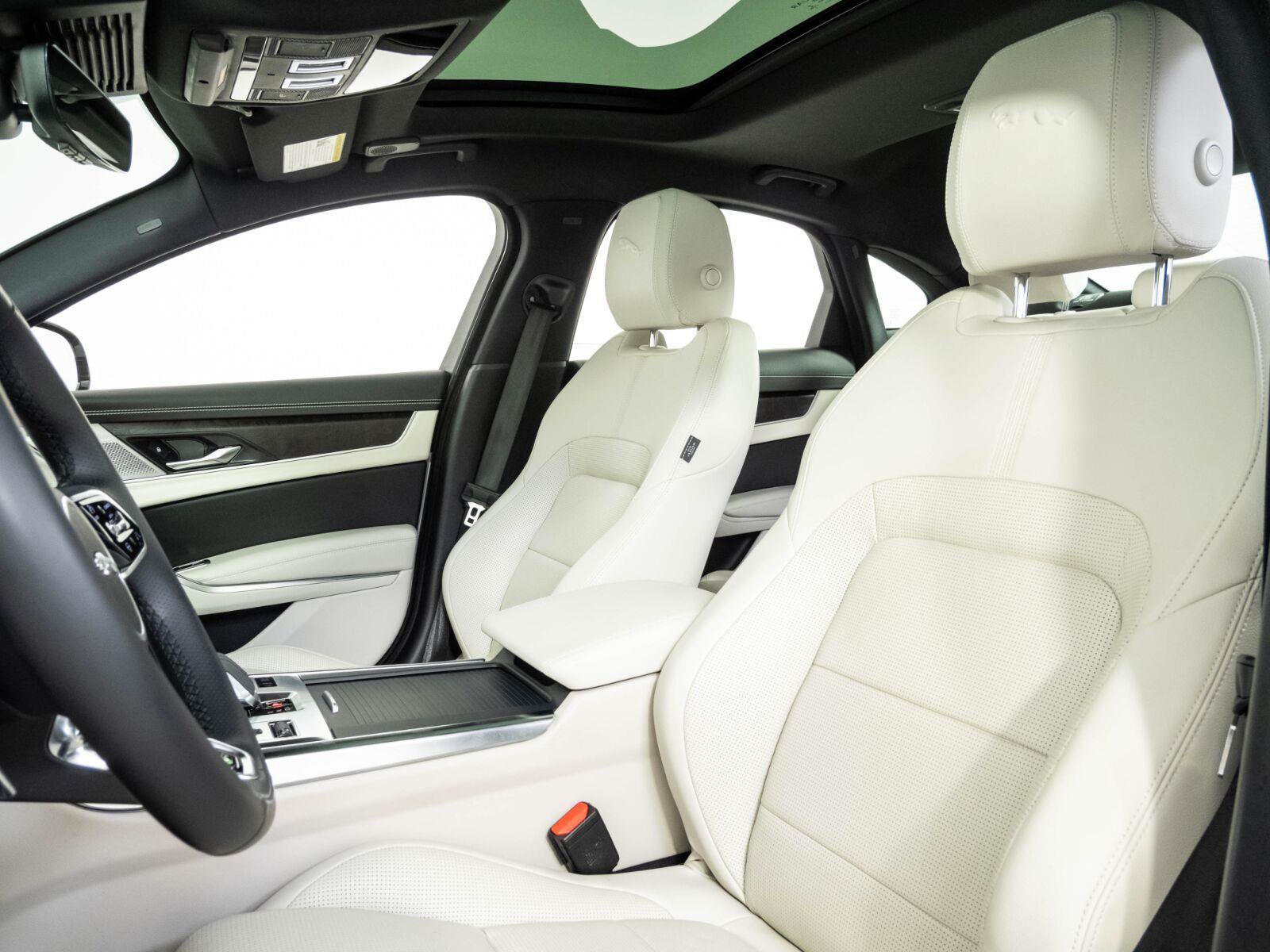 Used 2022 Jaguar XF R-Dynamic SE AWD/4WD image 5