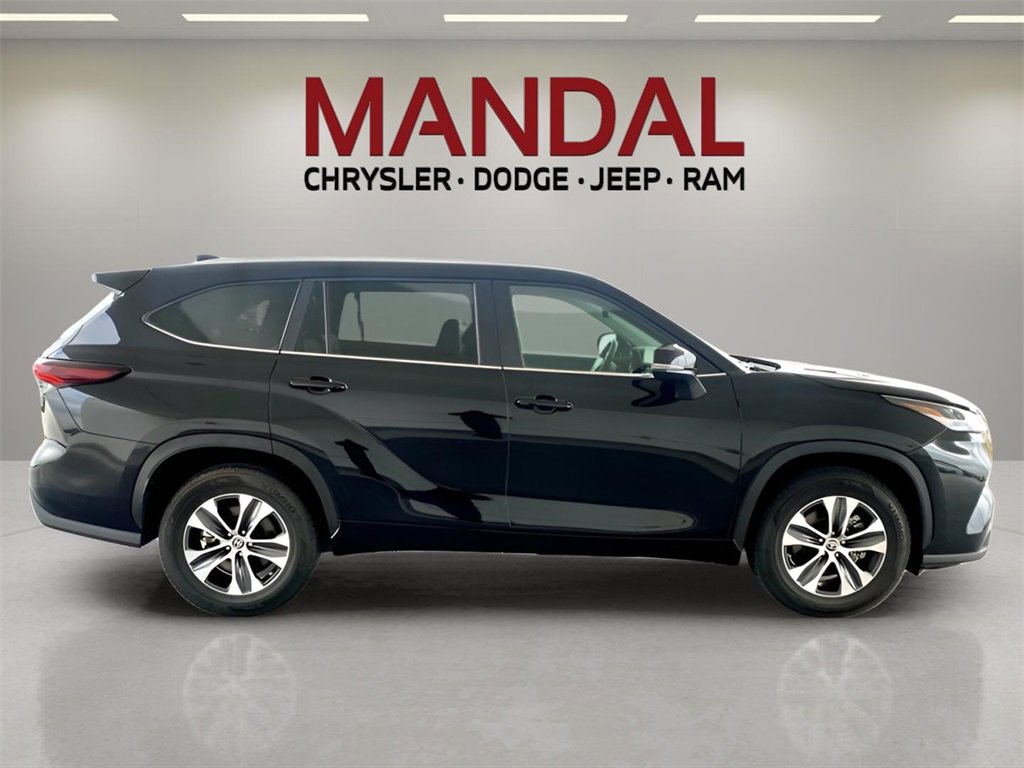 Used 2024 Toyota Highlander XLE image 5