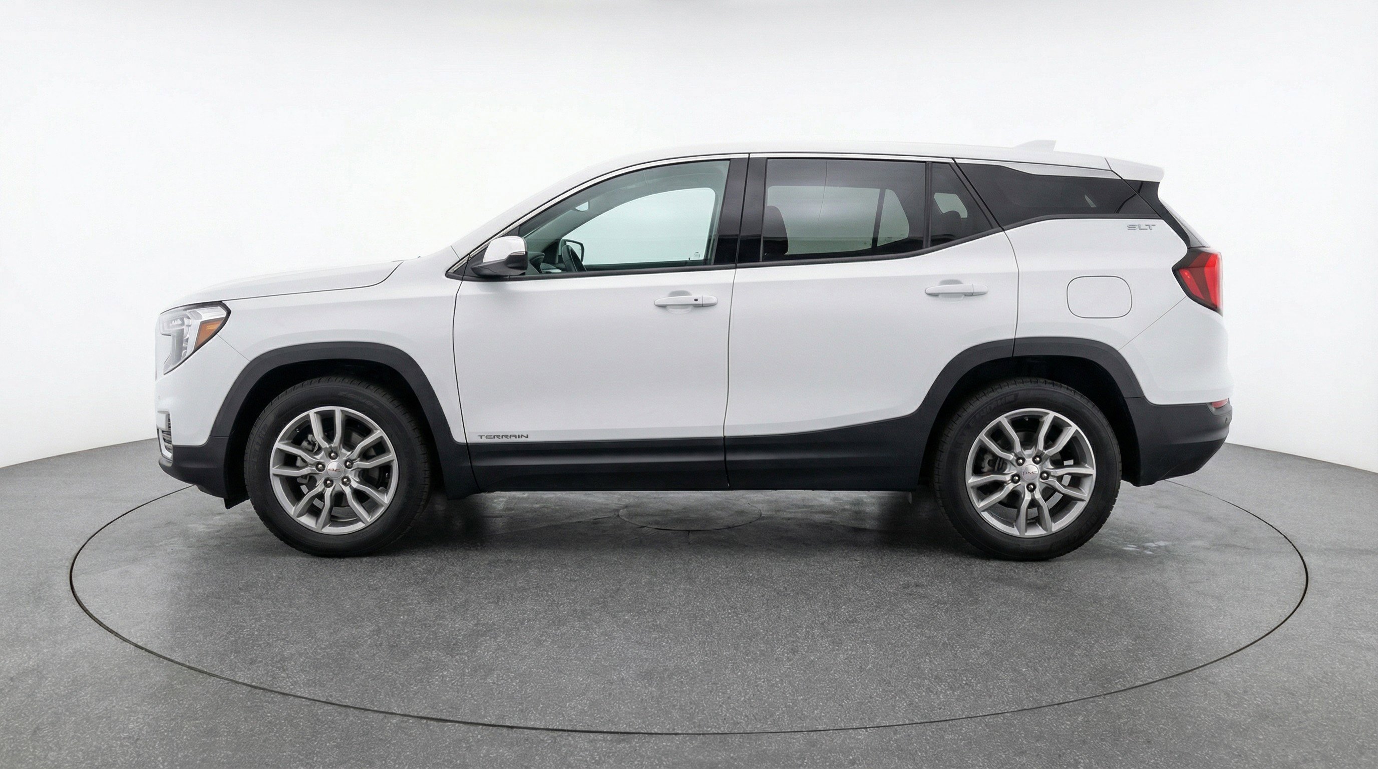 Used 2024 GMC Terrain SLT image 5