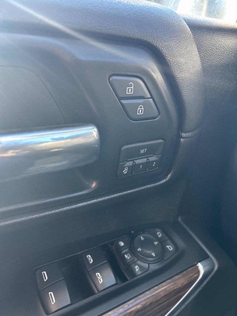 Used 2020 Chevrolet Silverado 2500 High Country w/ Technology Package AWD/4WD image 17