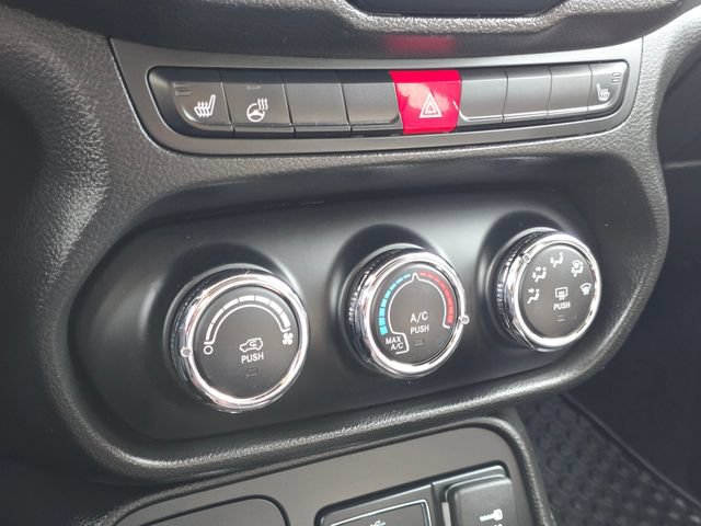 Used 2016 Jeep Renegade 75th Anniversary AWD/4WD image 31