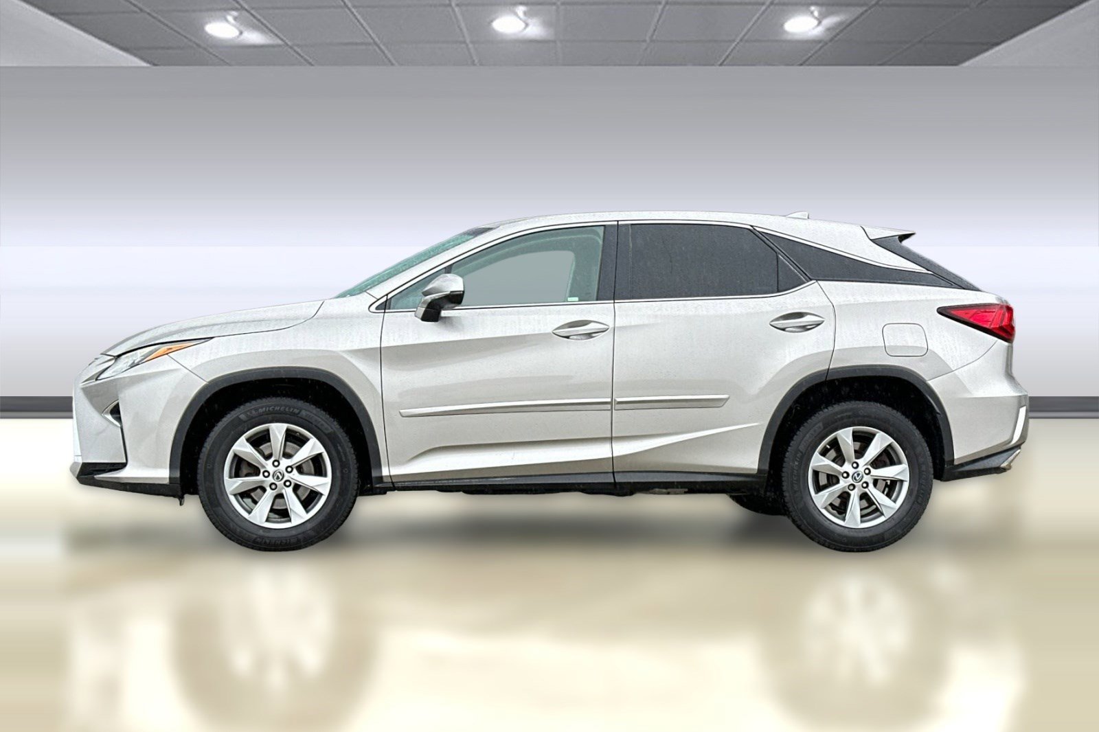 Used 2019 Lexus RX 350 FWD w/ Accessory Package image 2