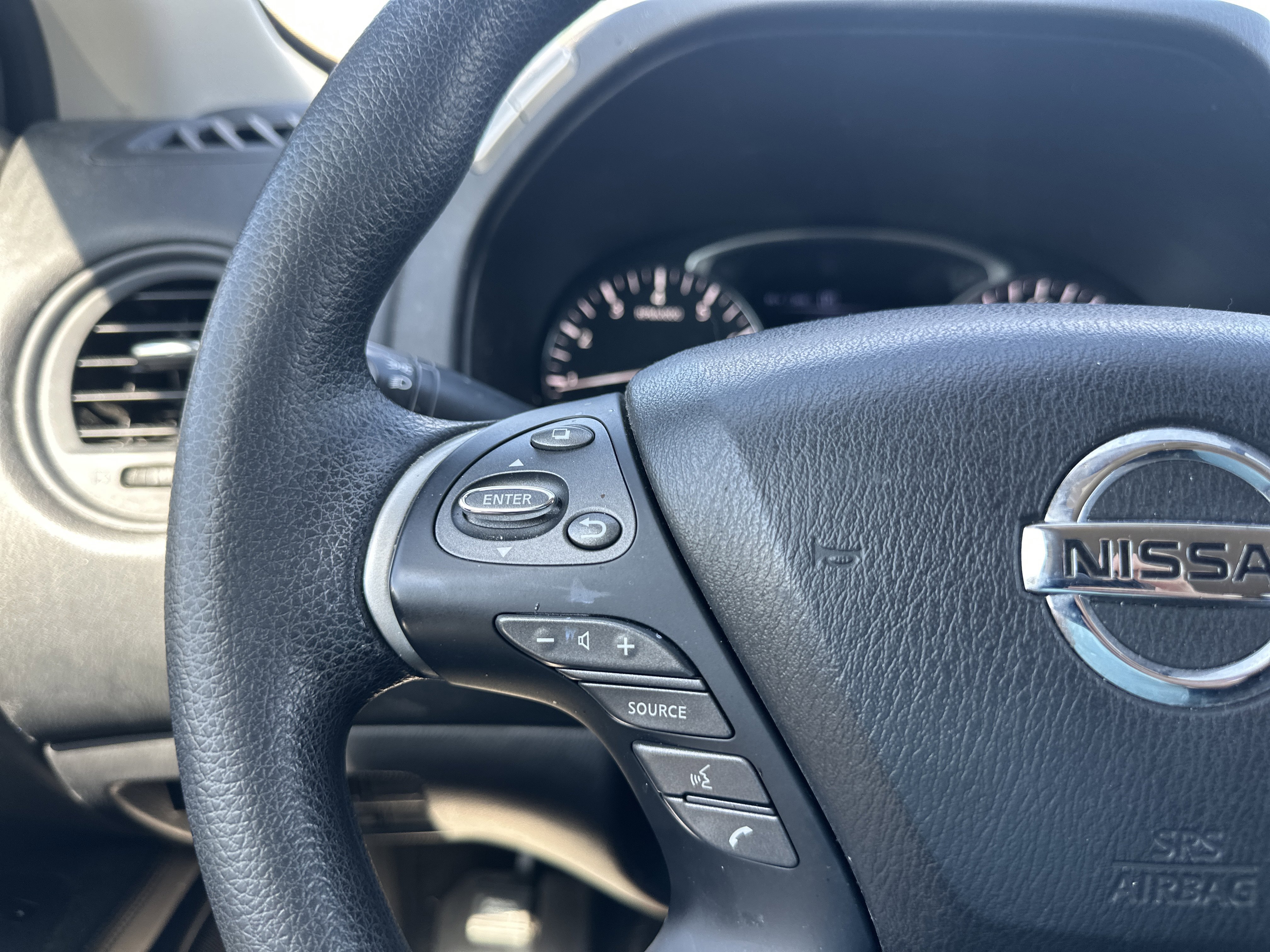 Used 2019 Nissan Pathfinder S image 19