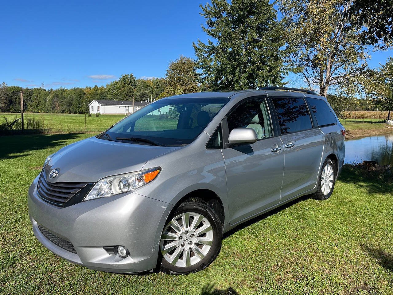 Used 2015 Toyota Sienna XLE Premium AWD/4WD image 1