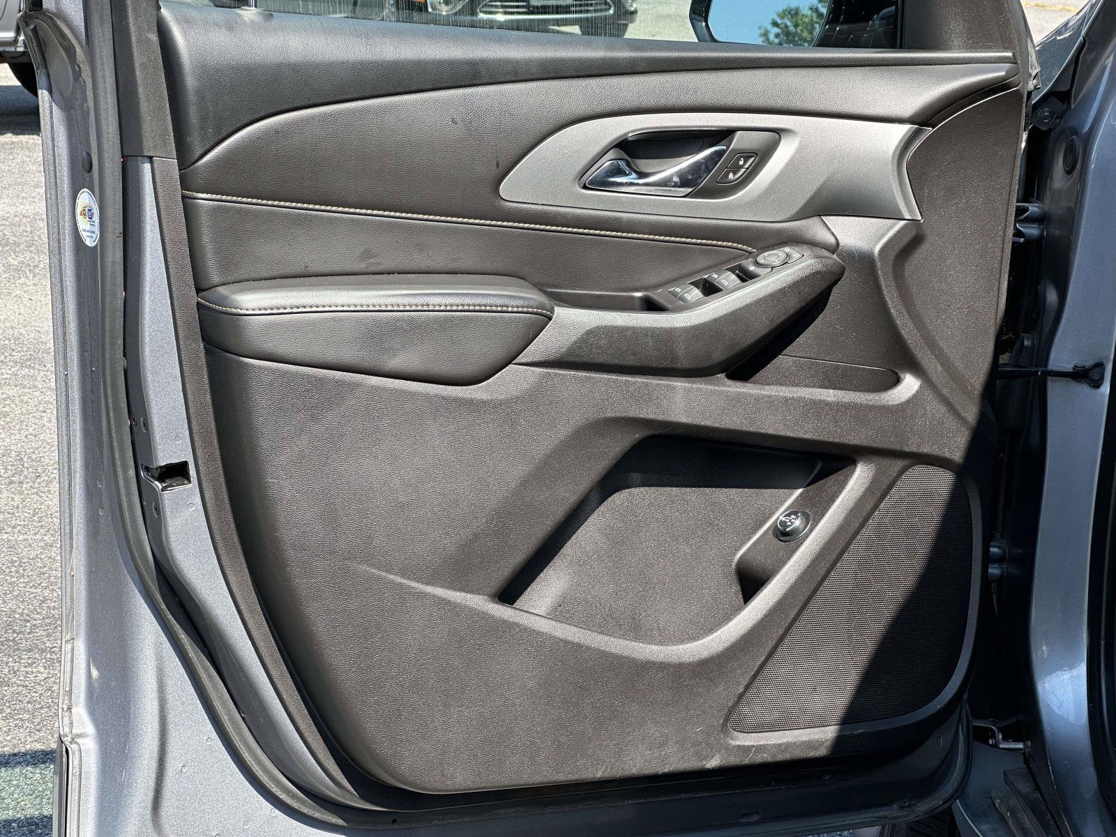 Used 2019 Chevrolet Traverse LT FWD image 9