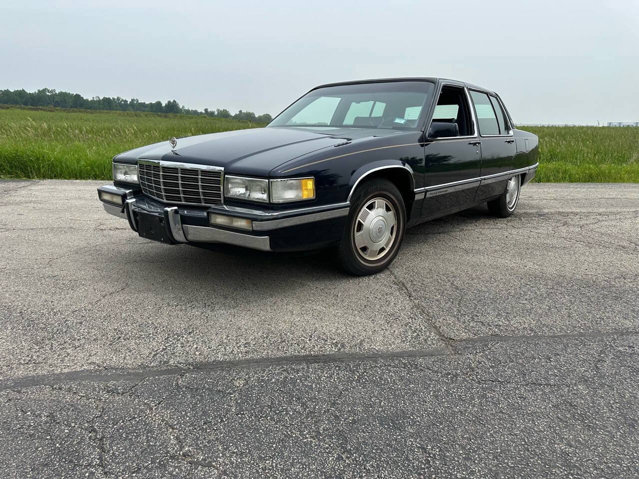 Used 1992 Cadillac Fleetwood Sedan FWD image 2